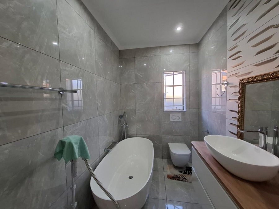 4 Bedroom Property for Sale in Waterkloof East North West
